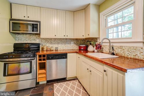 6806 Belford Dr, Silver Spring MD 20912-4841 exterior