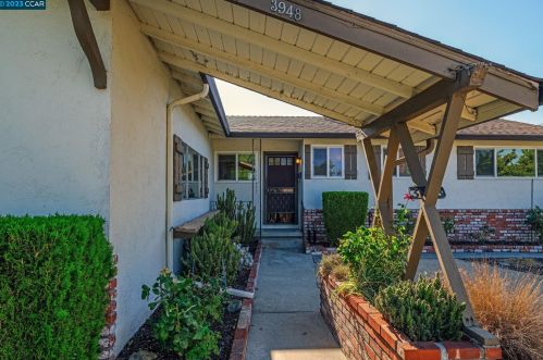 3948 Majestic Dr, Concord CA  94519-1214 exterior