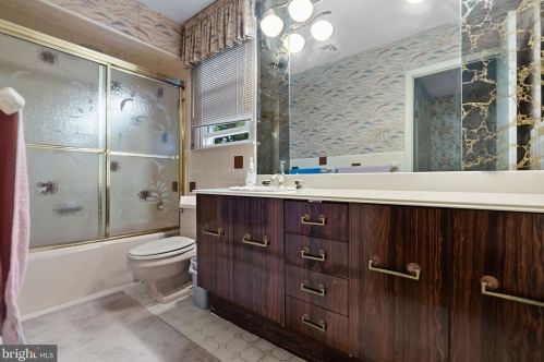 3883 Dempsey Ln, Huntingdon Valley PA  19006-1901 exterior