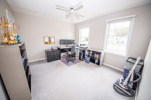 16 Misty Mdw Rd, Enfield CT 06082-3943 exterior