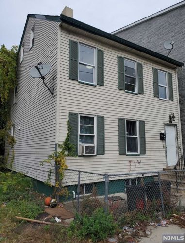 16 Amity St, Paterson NJ 07522-1811 exterior