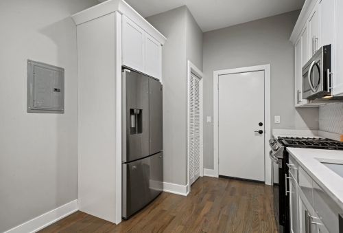 1933 Ohio St, Chicago IL 60624-1047 exterior