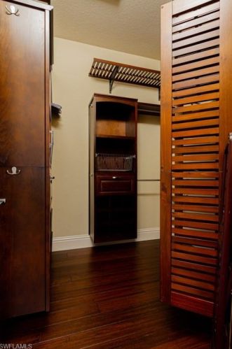 1016 Tivoli Dr, Naples FL 34104-0806 exterior