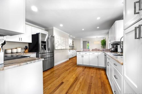 17 Ridgecrest Dr, Ridgefield CT 06877-2534 exterior