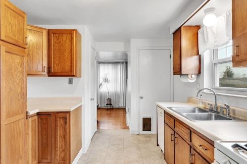 405 Mower Dr, Pittsburgh PA 15239-1710 exterior