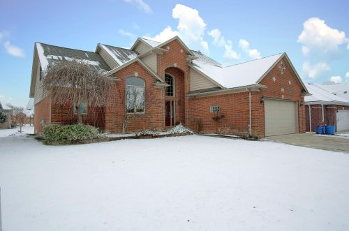 55314 Rhine Ave, Macomb Township, MI 48042-6190