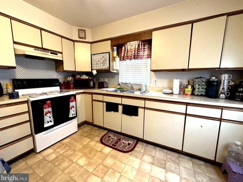 335 Bailey St, Pilesgrove NJ  08098-1012 exterior