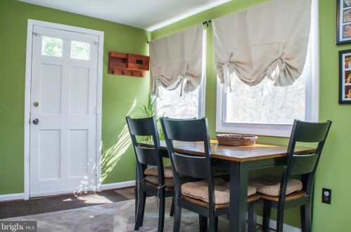 905 1st St, Rockville MD 20850-1444 exterior