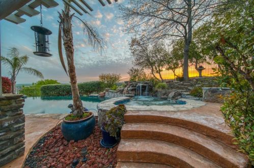 1380 Souza Dr, Folsom CA  95762-7561 exterior