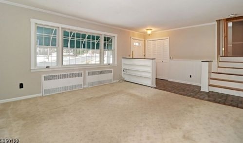 83 Edgewood Dr, Florham Park NJ 07932-2126 exterior