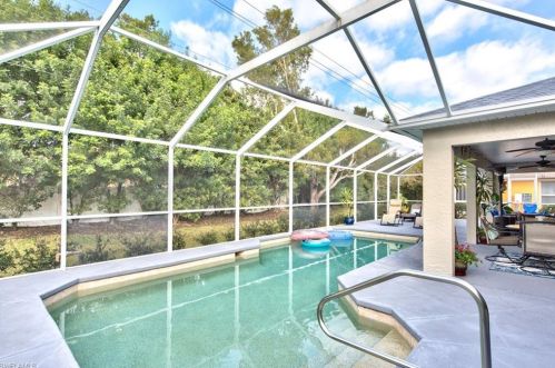 179 Burnt Pne Dr, Naples FL 34119-9774 exterior