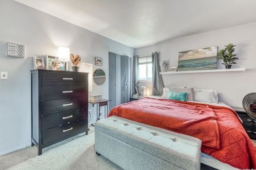 8 Linda Ln, Babylon NY exterior