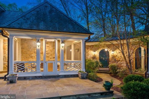 9000 Congressional Pkwy, Rockville MD  20854-4610 exterior