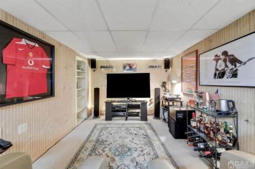 81 Pheasant Run, Edison NJ 08820-2943 exterior