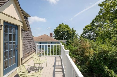 29 Champlin St, Middletown RI 02840-2879 exterior