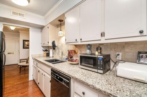 157 Lablanc Way, Atlanta GA 30327-1082 exterior