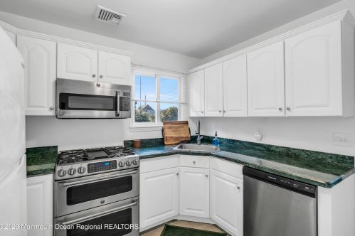 7 Church St, Locust NJ 07760-2104 exterior