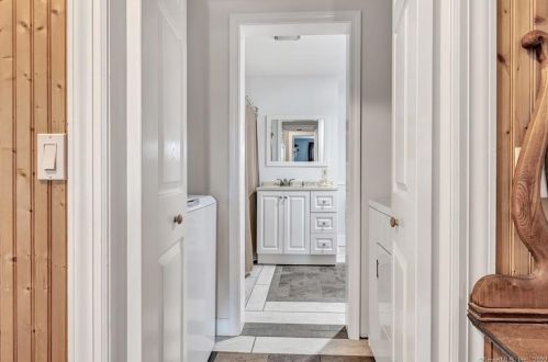 8 Talmadge St, Derby CT 06418-1004 exterior