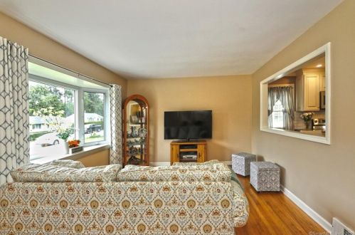 73 Ida Ave, Derby CT 06418-2322 exterior