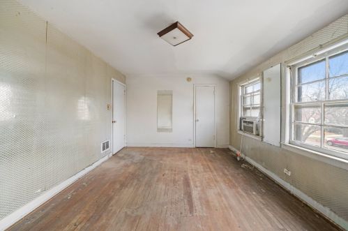 9619 Euclid Ave, Chicago IL 60617-4727 exterior