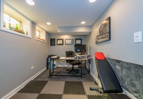 828 Stratford Ave, Elmhurst IL 60126-4651 exterior