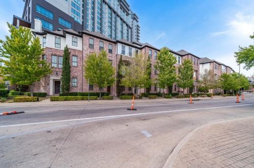 2111 Canton St, Dallas TX 75226-1621 exterior