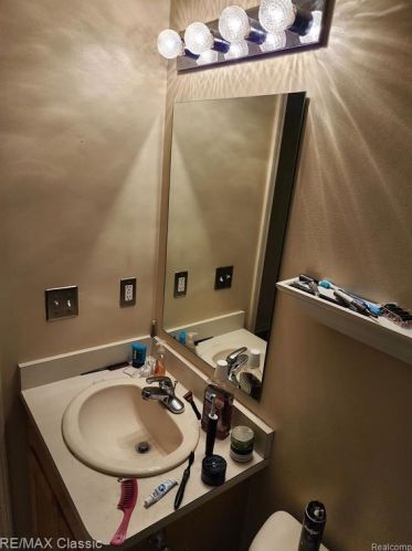 22105 Alexa Dr, Walled Lake MI  48390-5842 exterior