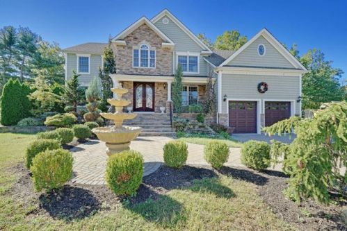 7 Christopher Ln, Hazlet, NJ 07730-4006