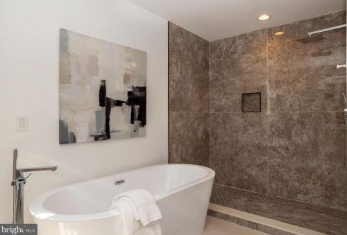 808 Fitzwater St, Philadelphia PA 19147-2808 exterior