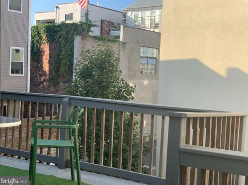 405 Fairmount Ave, Philadelphia PA 19123-2809 exterior