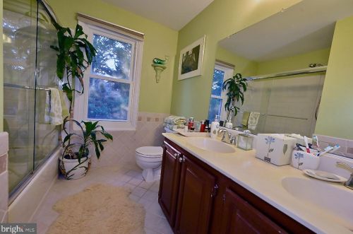 17218 Amity Dr, Rockville MD 20855-2578 exterior