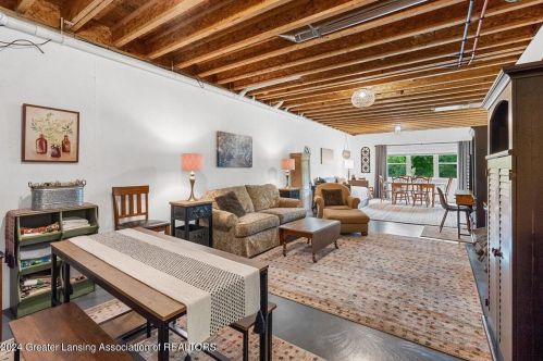 16120 Park Lake Rd, East Lansing MI 48823-9480 exterior