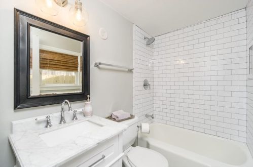 1831 Lyle Ave, Atlanta GA  30337-1204 exterior