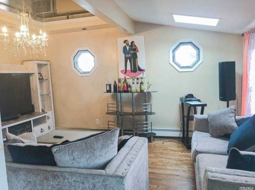 6 Vondran St, Huntington Station NY exterior