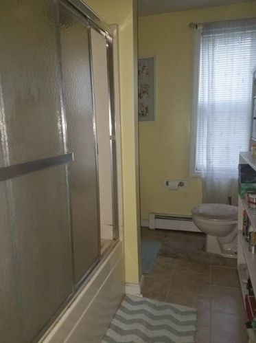 328 Douglas Ave, Providence RI 02908-2518 exterior