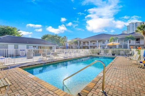 519 Roma Ct, Naples FL 34110-6457 exterior