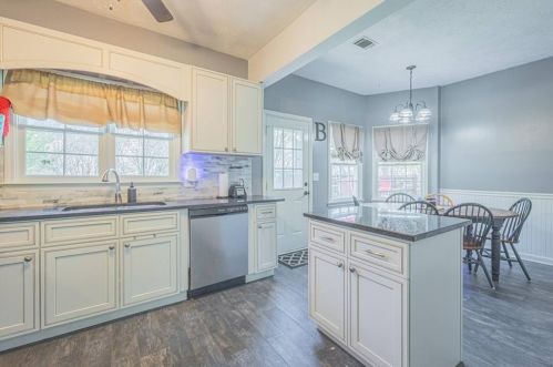 2802 Emerson Lake Dr, Lithonia GA  30078-6642 exterior