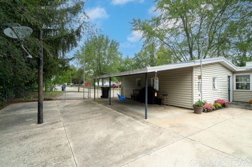 3823 Illinois Ave, Wyoming MI exterior