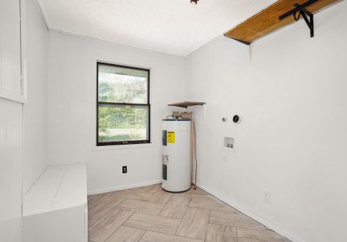 4090 Whitehall Rd, Meskegon MI 49445-1358 exterior