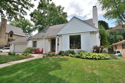 6542 Washington Cir, Milwaukee WI  53213-2460 exterior