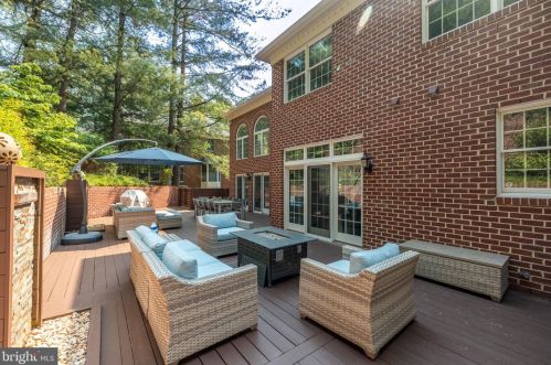 1941 Valleywood Rd, Mc Lean VA  22101-4931 exterior