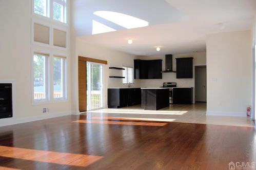 3 Tamagnini Ct, Edison NJ  08820-2127 exterior