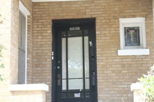 6938 Campbell Ave, Chicago, IL 60645-4604