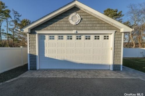 77 Magaw Pl, Babylon, NY 11704-5134