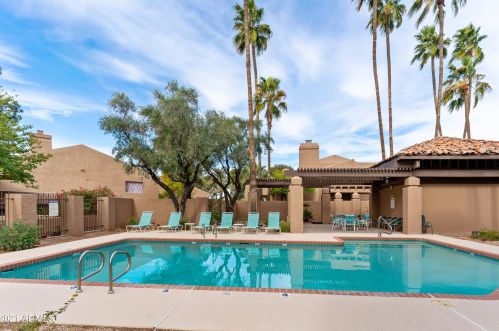 4438 Camelback Rd, Phoenix AZ 85018-2839 exterior