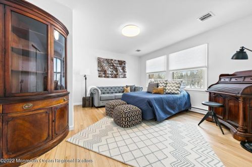 284 Pelican Rd, Middletown NJ 07748-3040 exterior