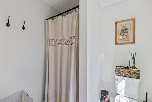 5 Spillway Ln, Concord NH 03301-8303 exterior