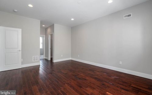 854 Leithgow St, Philadelphia PA 19123-2127 exterior