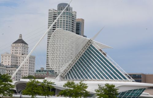 2007 Prospect Ave, Milwaukee WI  53202-1146 exterior