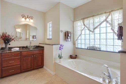 2718 Eagle Dr, Fort Pierce FL 34984-8913 exterior